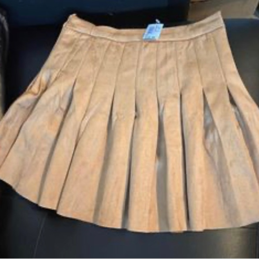 Junior.Tan pleated skirt